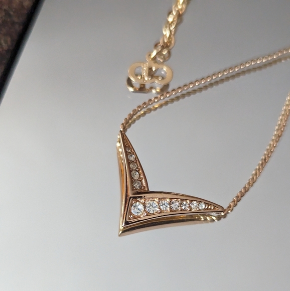 💥2PCS💯DIOR CRYSTAL V COLLAR NECKLACE (earrings sold) - Picture 4 of 6